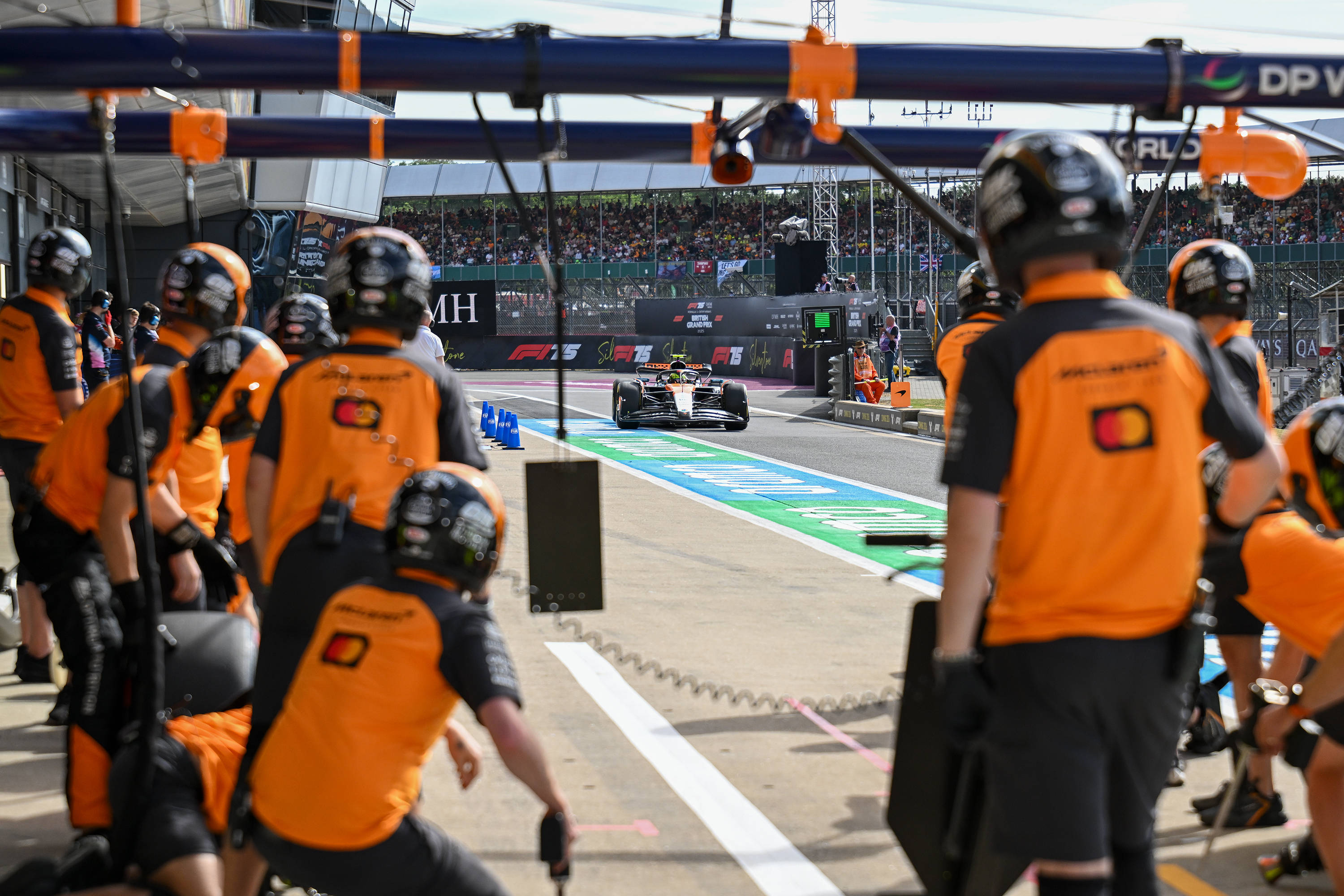 红牛二队险胜迈凯伦，勒克莱尔关键制胜