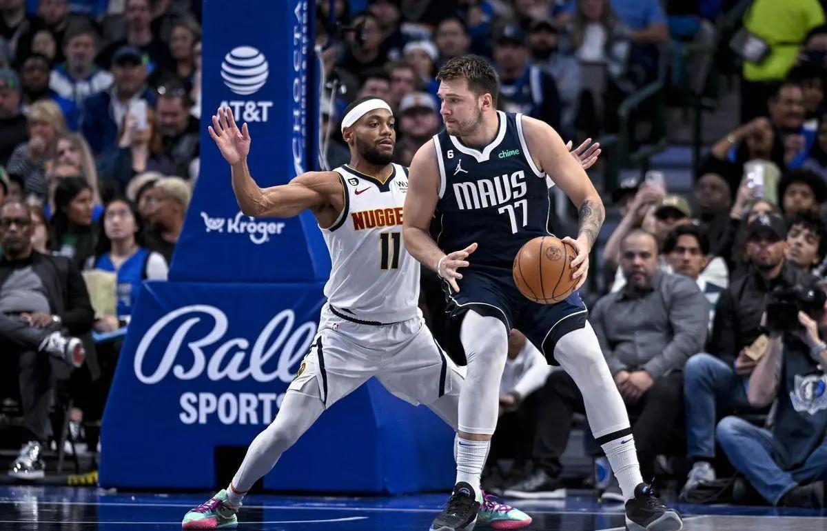 辽宁队鏖战独行侠，利拉德扛起全队