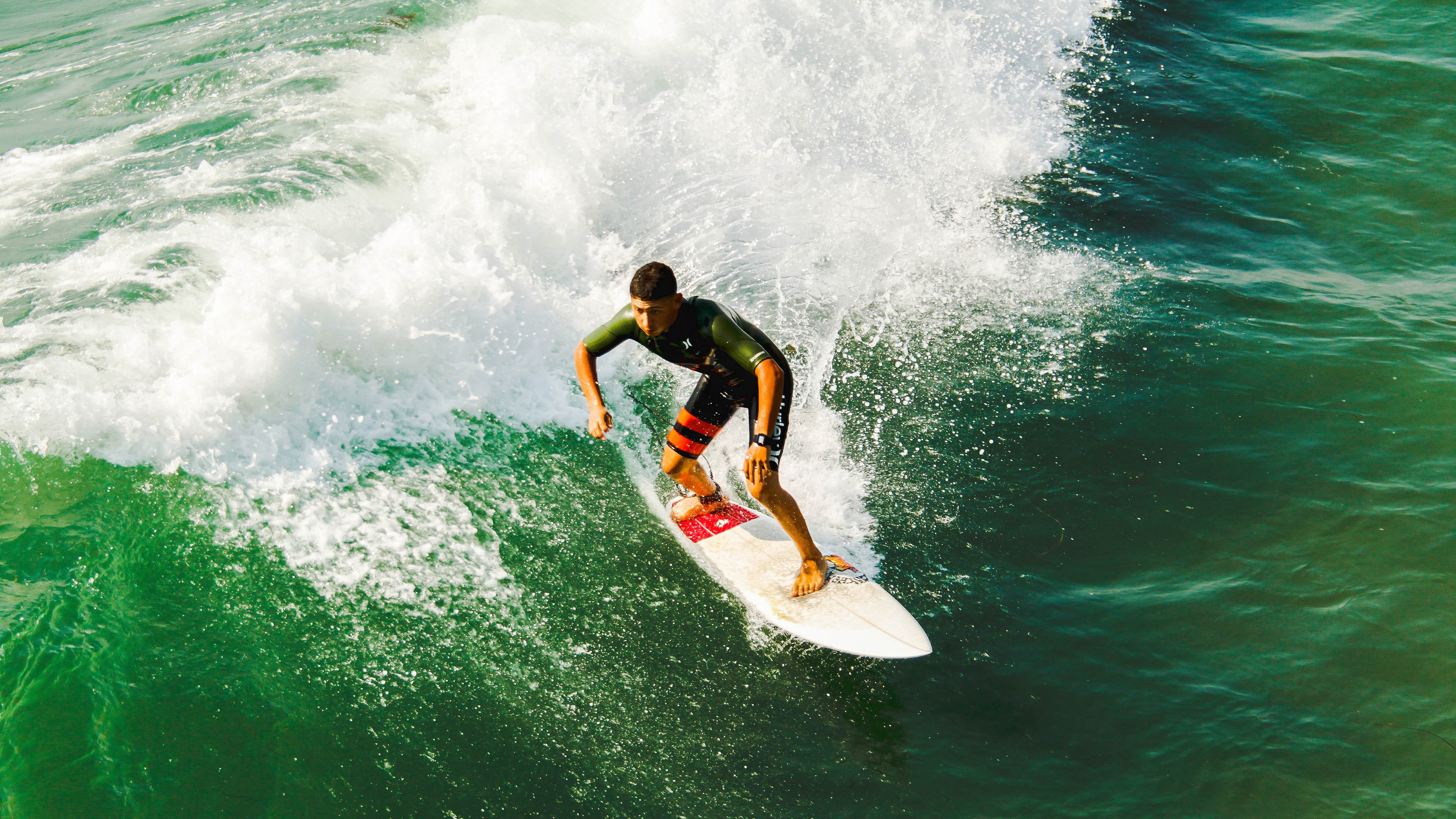 当哈兰德在篮球馆走廊停下时，他听见了另一种心跳声