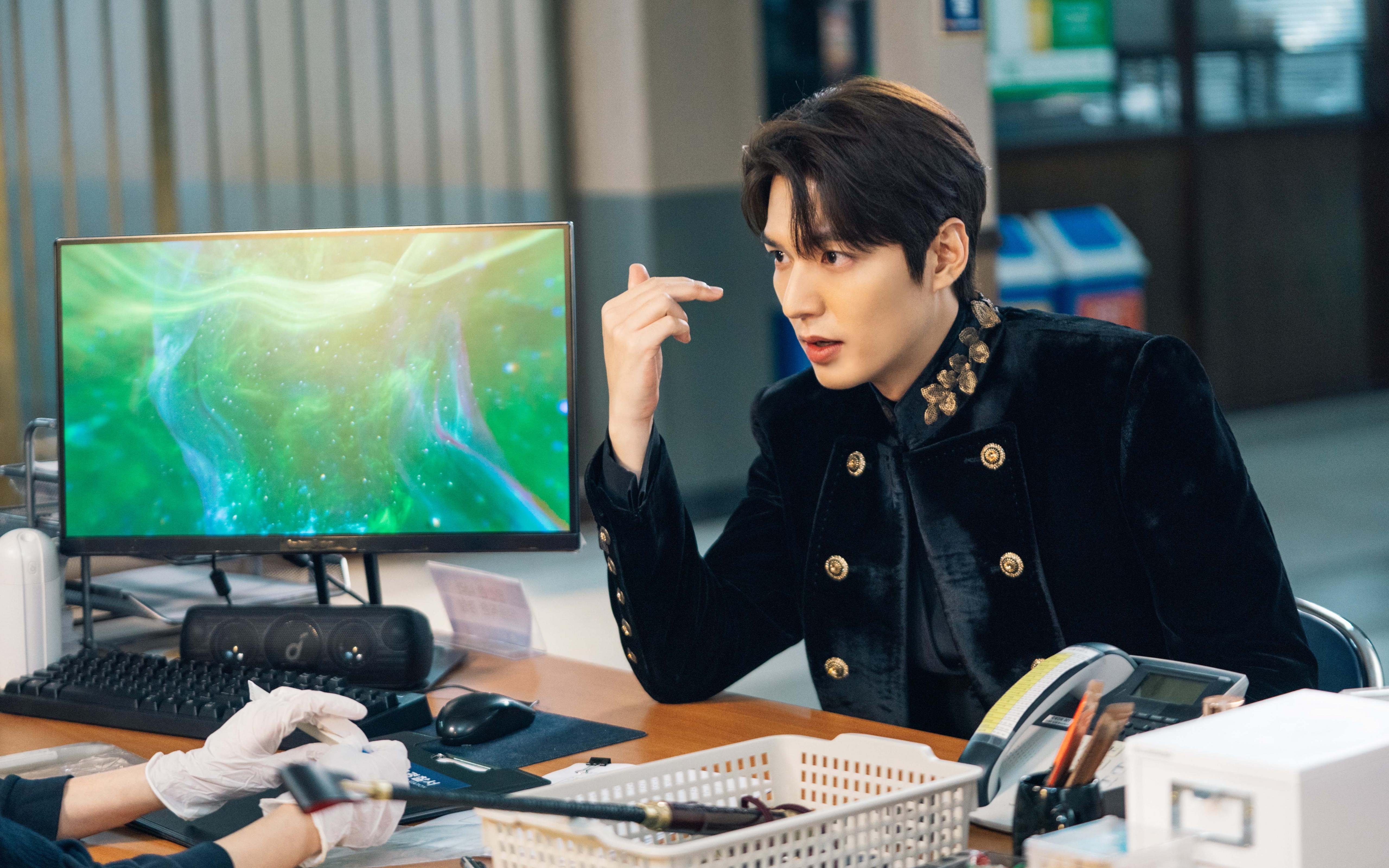 从巴格达到绿茵场，踏平与接管—论现代足球的战争隐喻与中场统治力