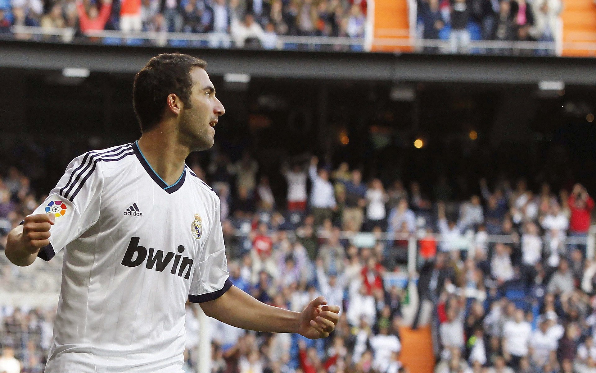 唯一悬念，当巴斯托尼的手术刀切开年度焦点之夜的咽喉